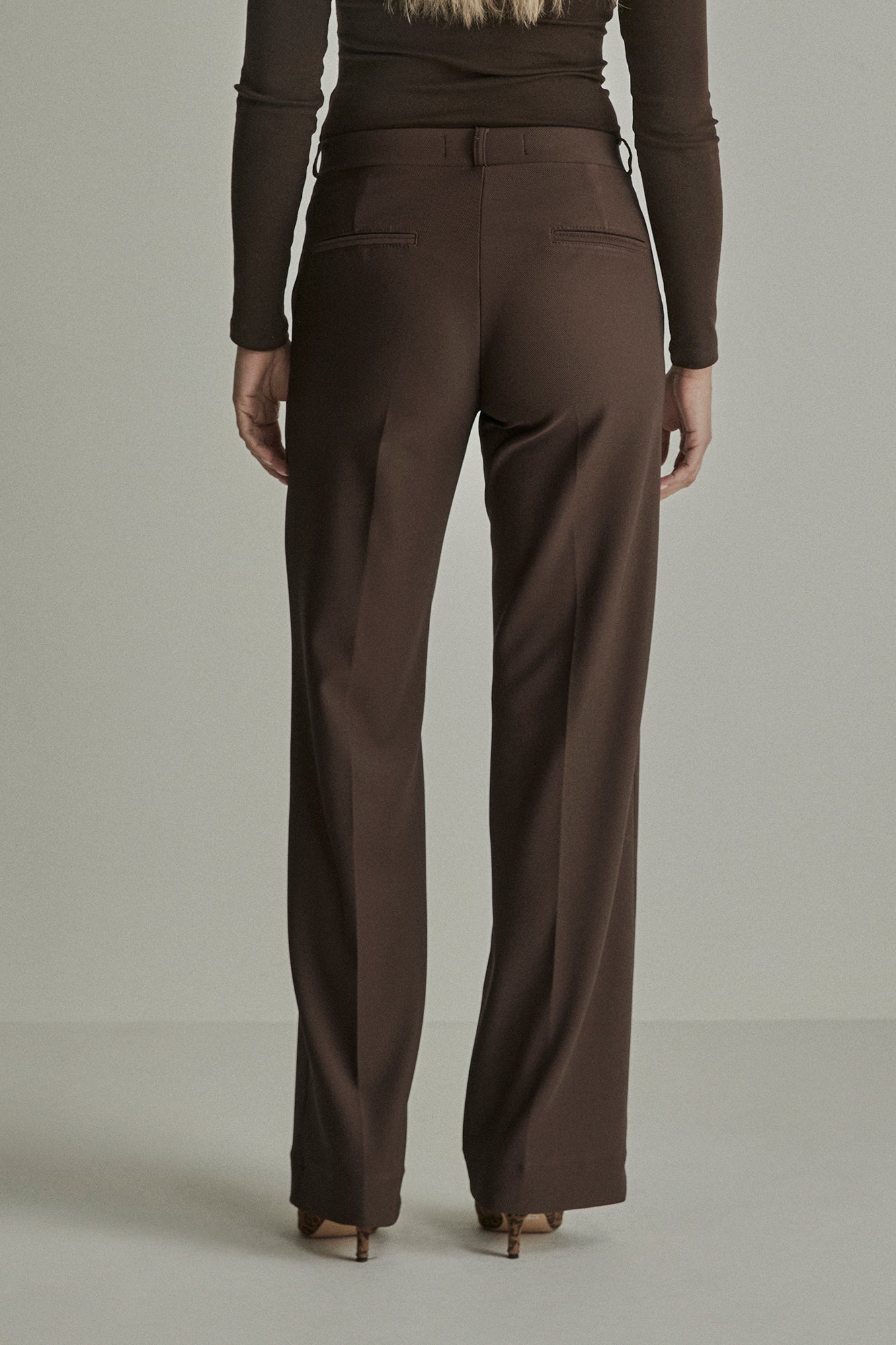 205 DEEP BROWN