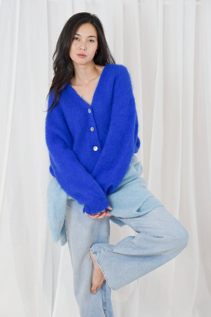 142 ELECTRIC BLUE 
