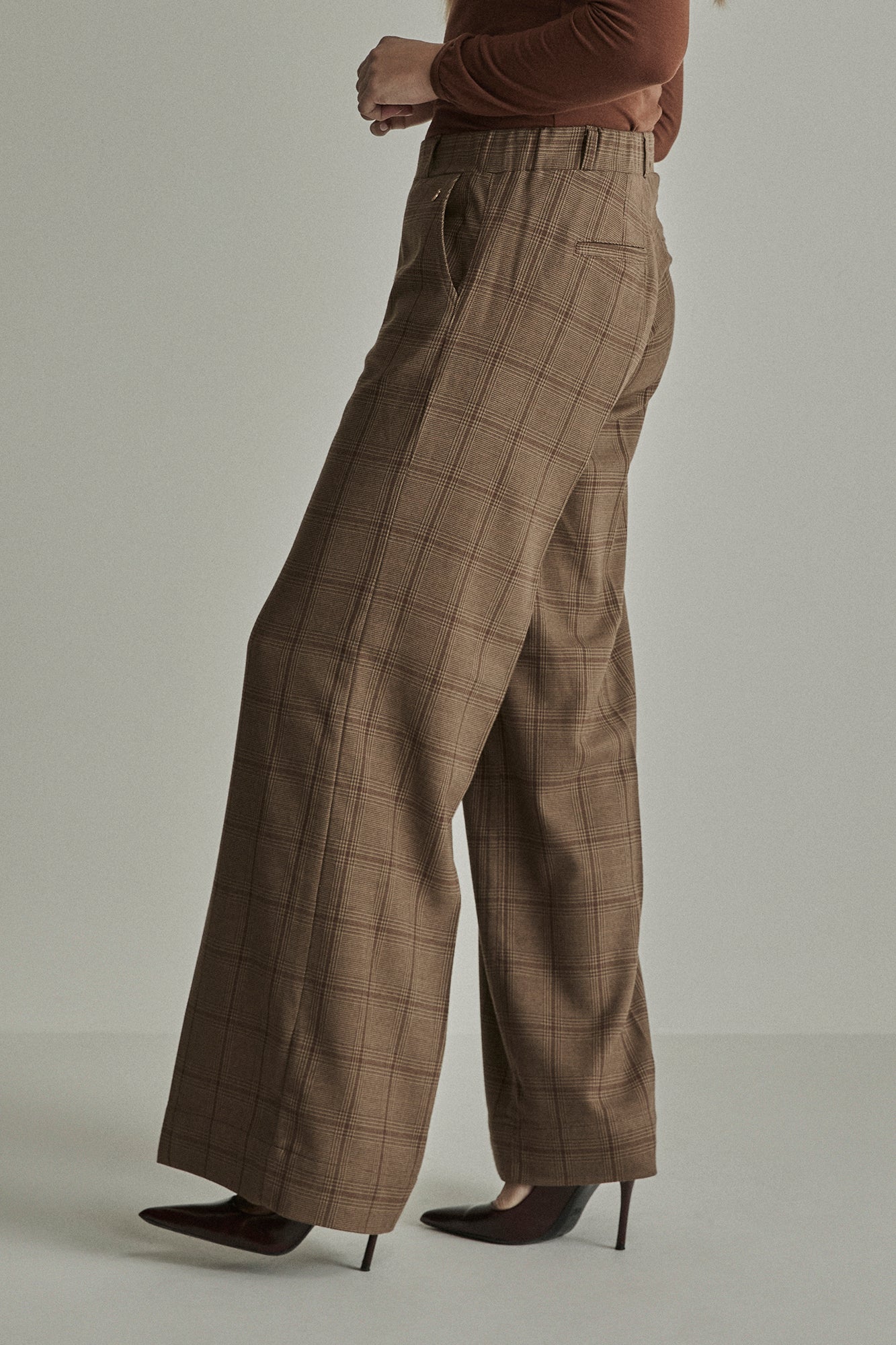 205 DEEP BROWN