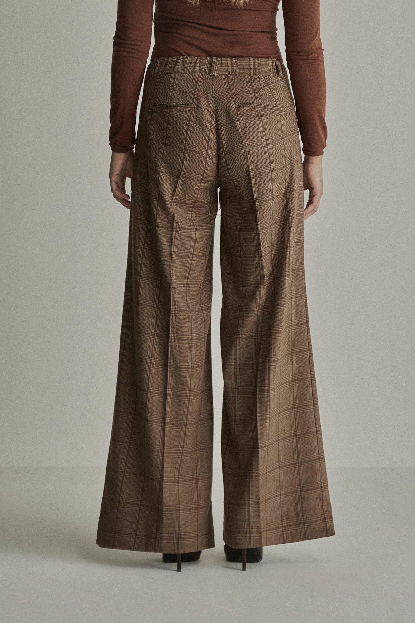 205 DEEP BROWN