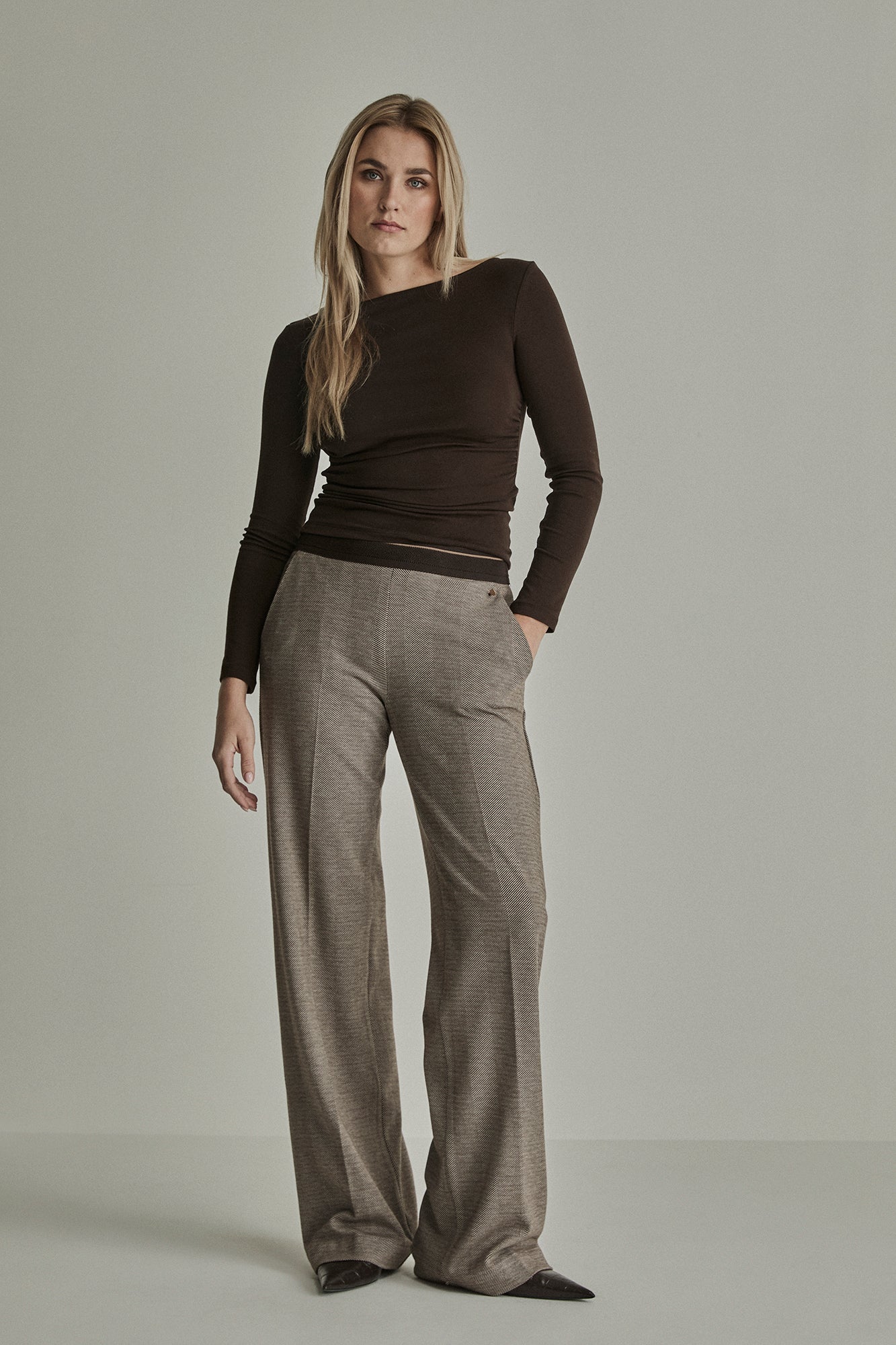 P221 ZIGZAG BROWN