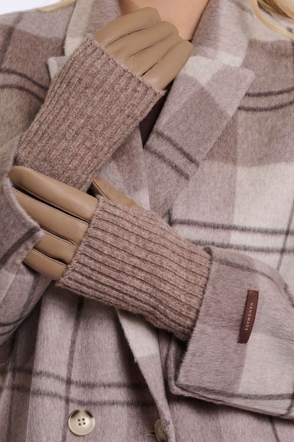 FAINT TAUPE