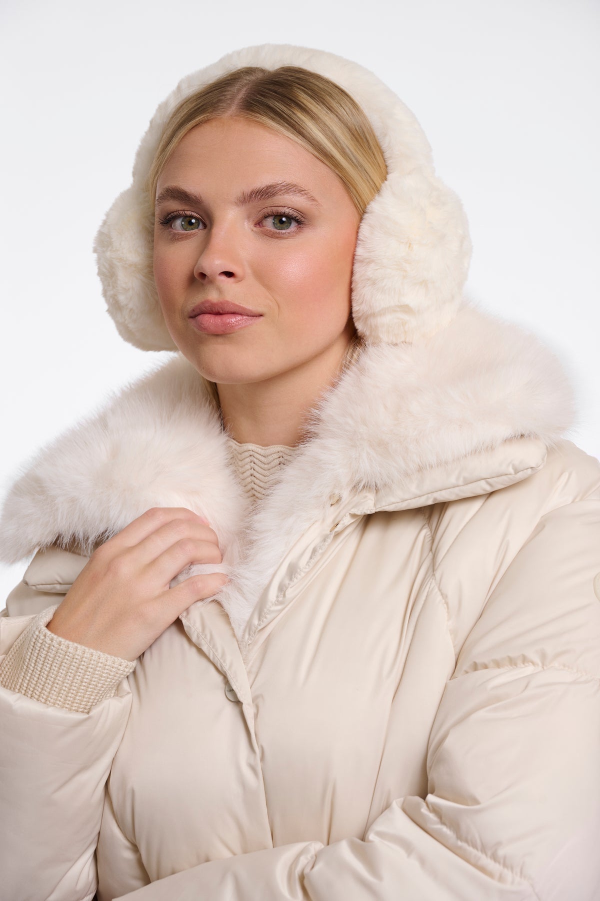 SNOW WHITE