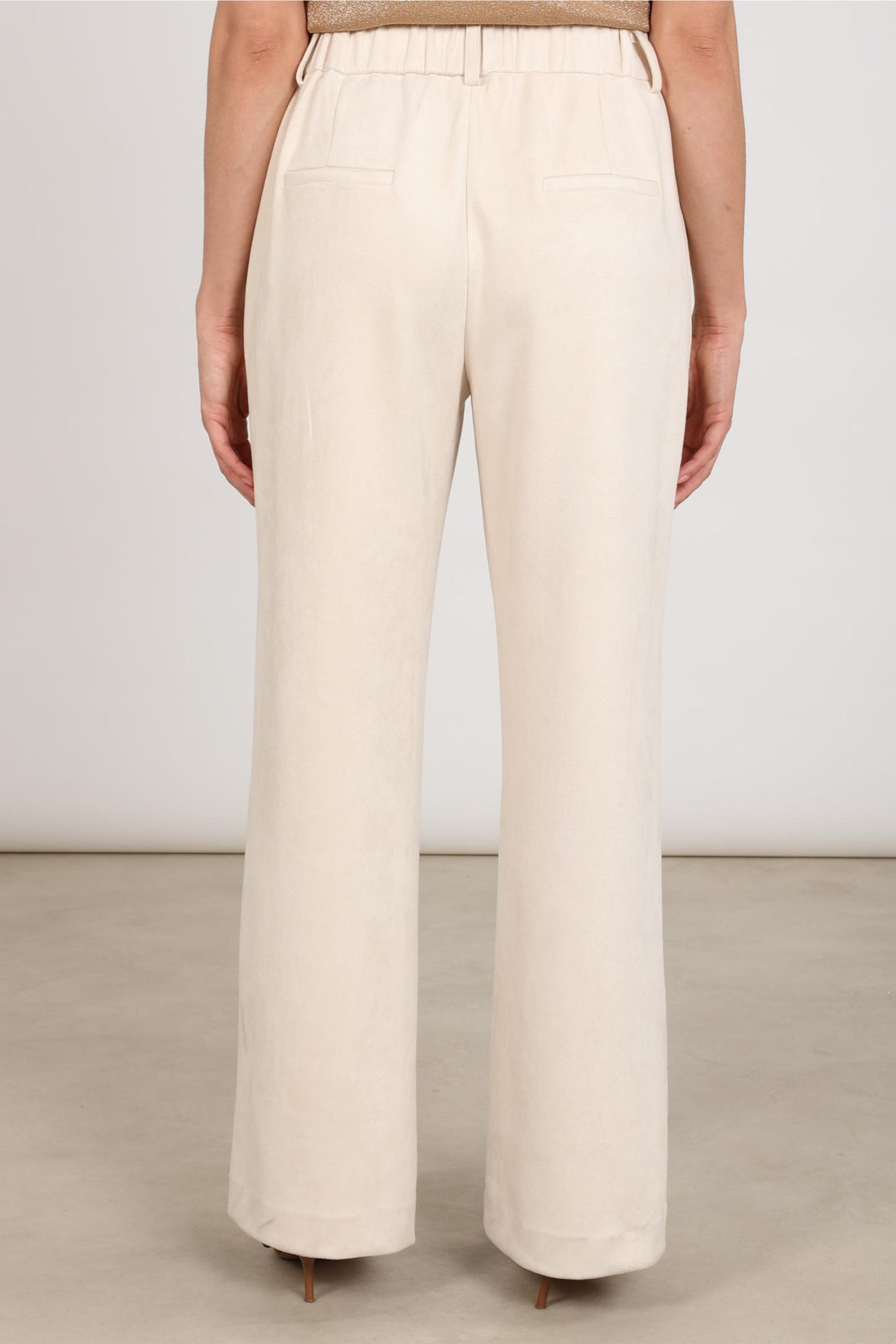 OFF WHITE