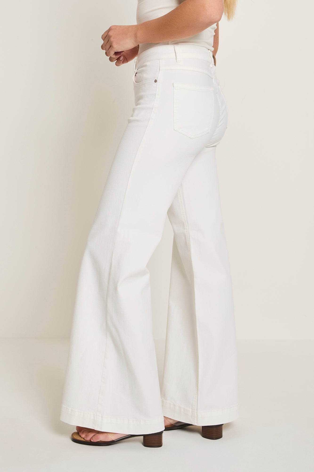 002 WHITE